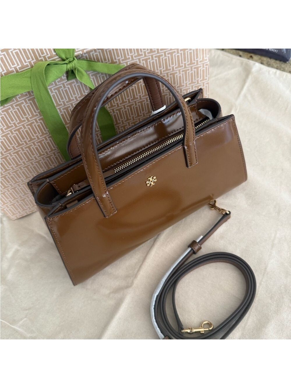 New 450+ Tory Burch Emerson mini tote in rich walnut color Leathe - Picture 6 of 12